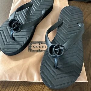 “Gucci” Flip-Flops with Chevron Sole and GG Logo